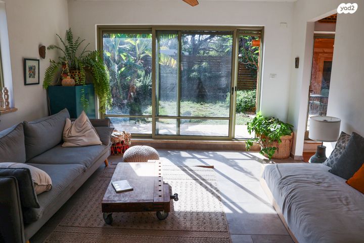 דו משפחתי, פרדס חנה כרכור