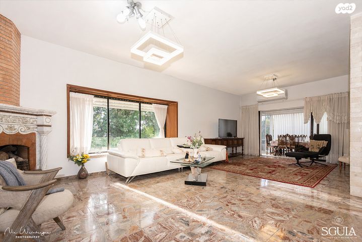 לאה גולדברג 