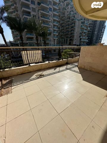 מרינה, פארק לאומי וחופים