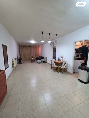 ד"ר אברהם אליהו הרכבי 