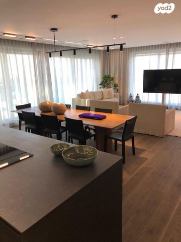 ניסים אלוני 