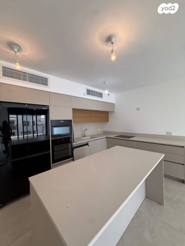 יהודה הימית 8