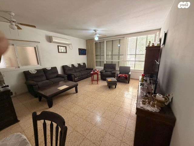 הנשיא הראשון 22