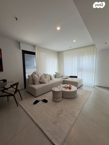 ניסים אלוני 