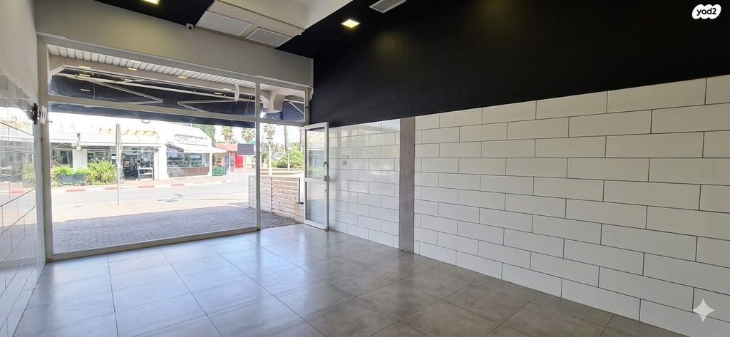 חנויות/ שטח מסחרי