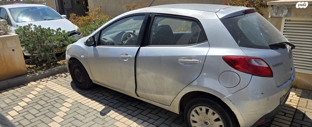 מודעת רכב מאזדה 2