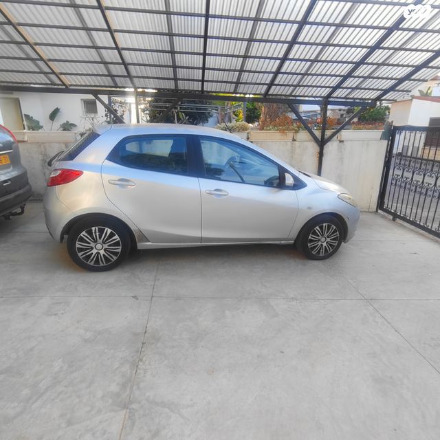 מודעת רכב מאזדה 2