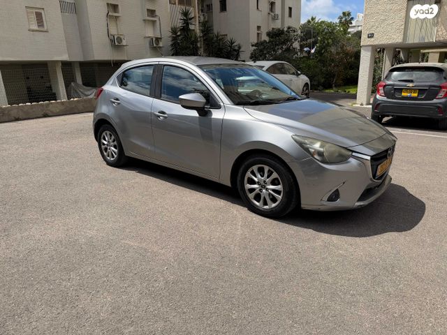מודעת רכב מאזדה 2