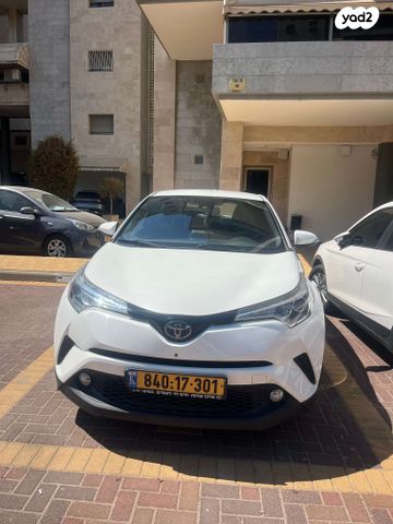 מודעת רכב טויוטה C-HR