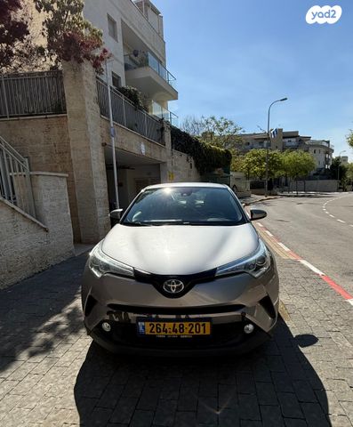 מודעת רכב טויוטה C-HR
