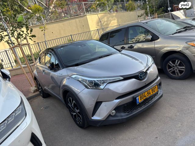 מודעת רכב טויוטה C-HR