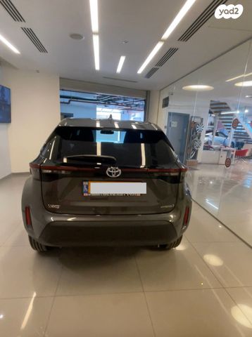 מודעת רכב טויוטה יאריס קרוס