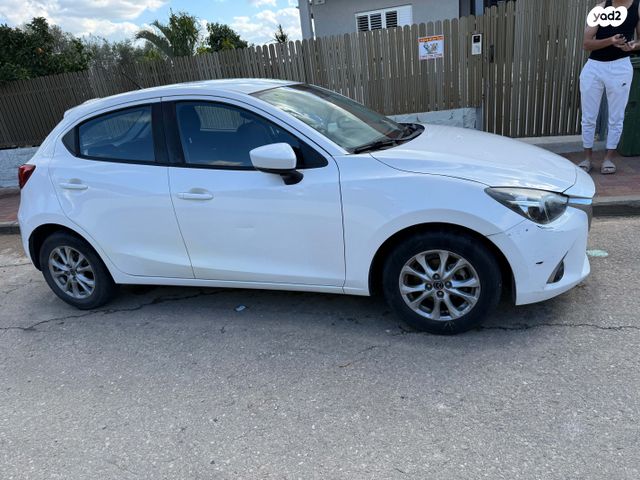 מודעת רכב מאזדה 2