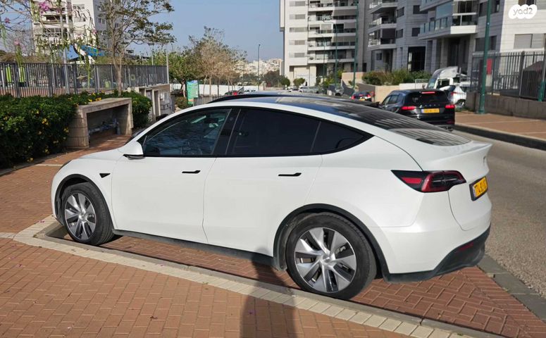 מודעת רכב טסלה מודל Y