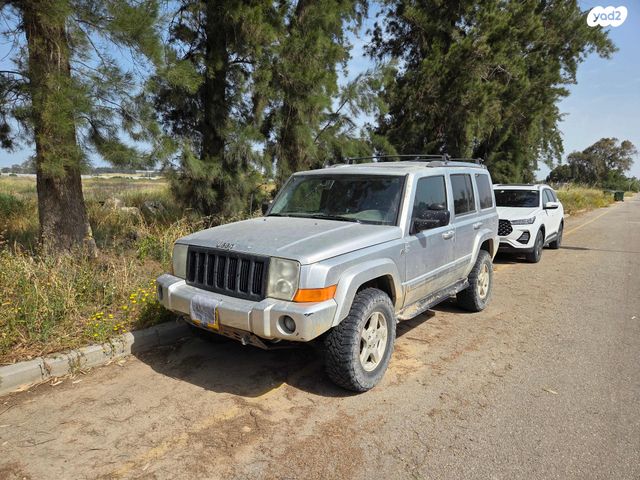 מודעת רכב ג'יפ קומנדר