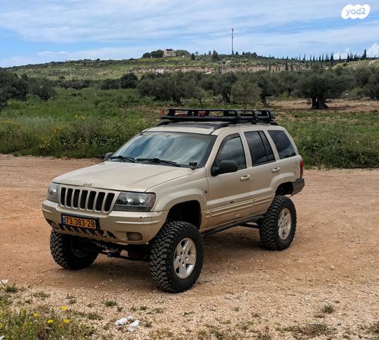 מודעת רכב ג'יפ גרנד צ'ירוקי