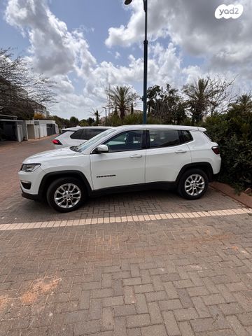 מודעת רכב ג'יפ קומפאס