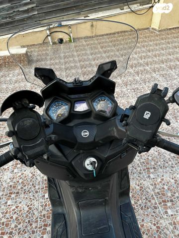 מודעת רכב סאן יאנג ג'וי-מקס Z-300