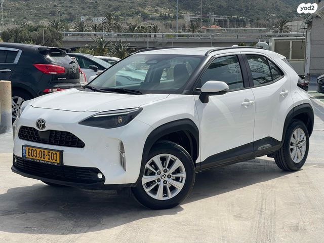 מודעת רכב טויוטה יאריס קרוס