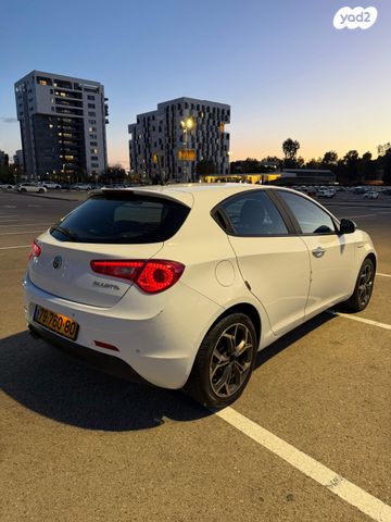 מודעת רכב אלפא רומיאו ג'ולייטה 1