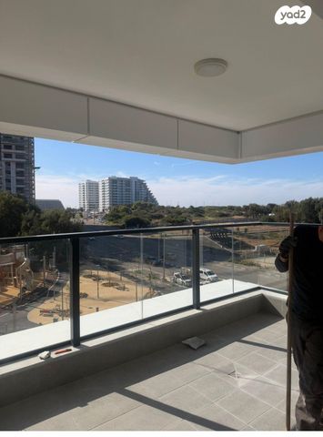 יהורם גאון 2