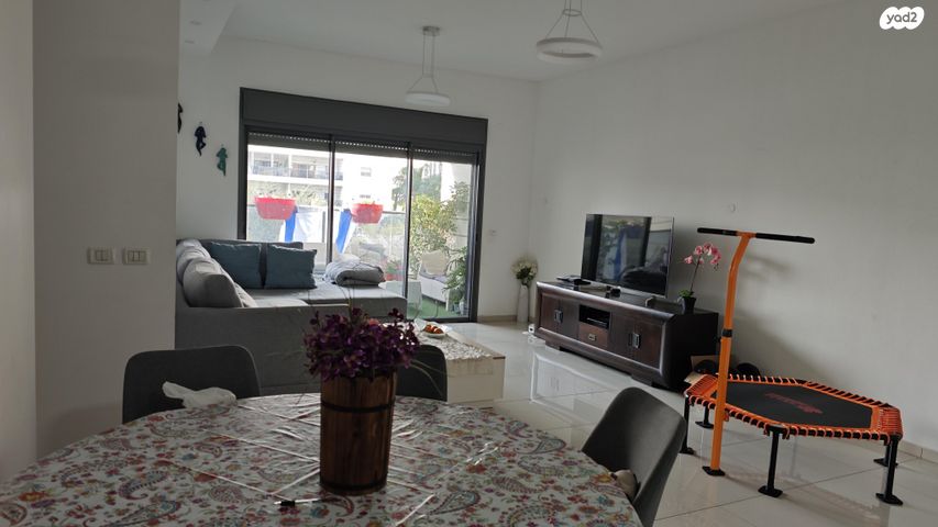 יונתן רטוש 16