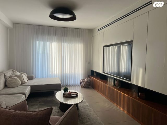 עוזי חיטמן 3