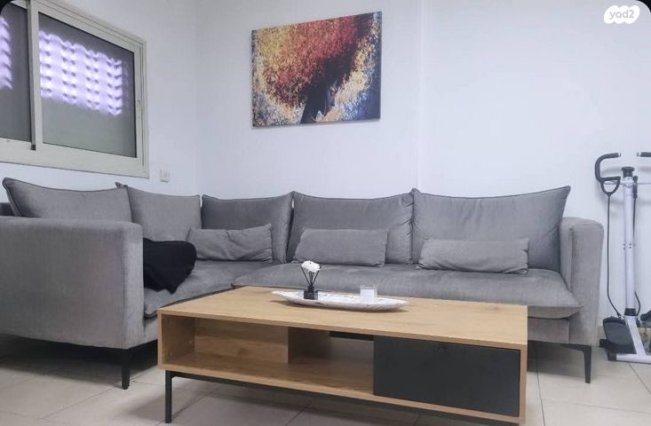 שדרות השושנים 19