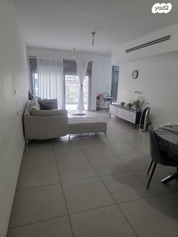 טבור הארץ 28