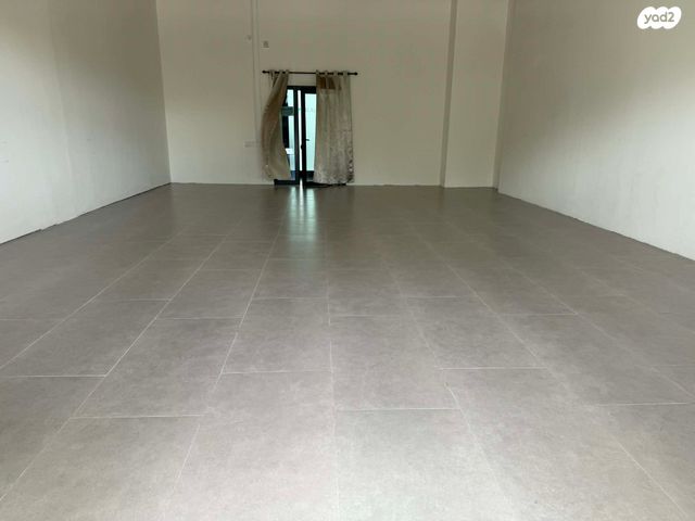 חנויות/ שטח מסחרי