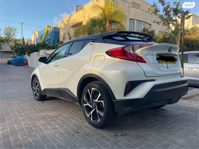 מודעת רכב טויוטה C-HR