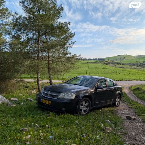 מודעת רכב דודג' אוונג'ר