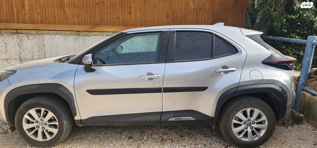 מודעת רכב טויוטה יאריס קרוס