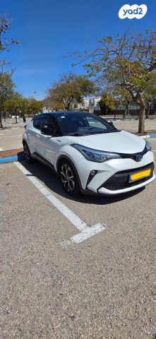 מודעת רכב טויוטה C-HR