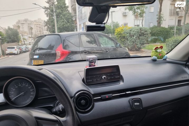 מודעת רכב מאזדה 2