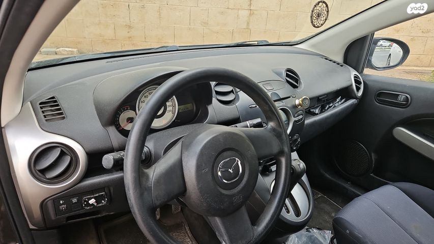 מודעת רכב מאזדה 2