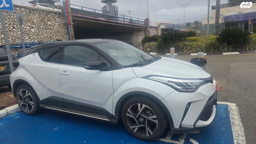 מודעת רכב טויוטה C-HR