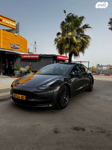 מודעת רכב טסלה מודל 3