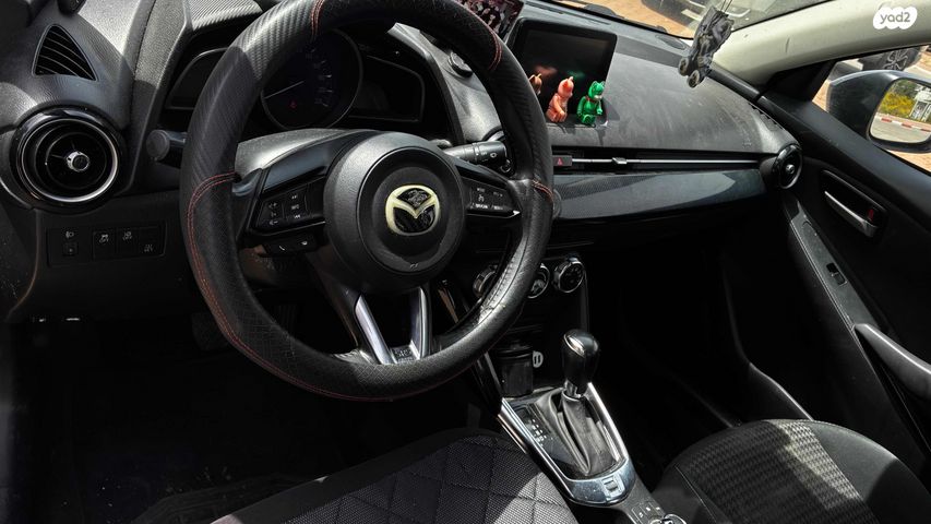 מודעת רכב מאזדה 2