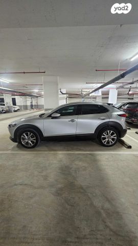 מודעת רכב מאזדה CX-30