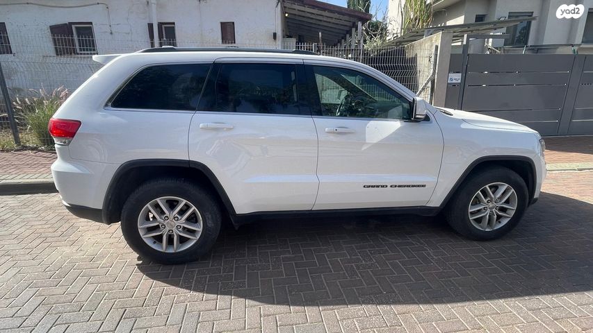 מודעת רכב ג'יפ גרנד צ'ירוקי