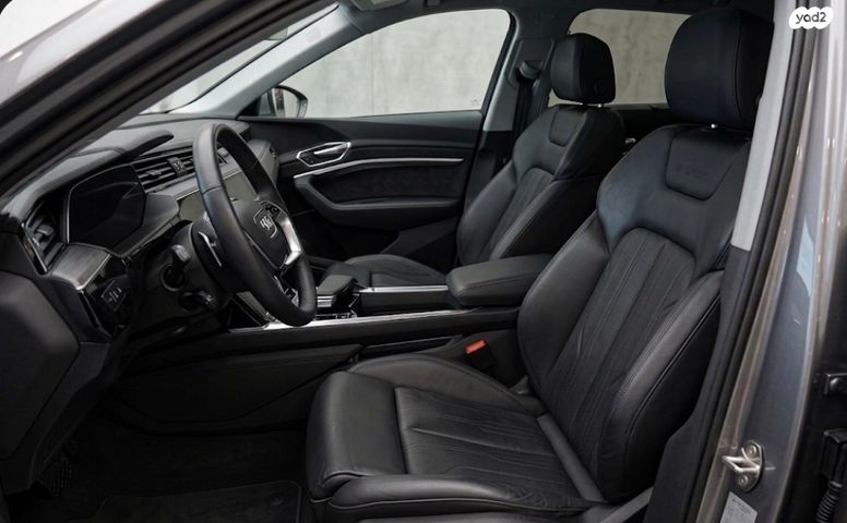 מודעת רכב אאודי E-tron 2