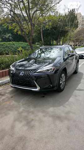 מודעת רכב לקסוס UX