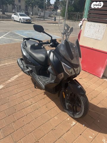 מודעת רכב סאן יאנג ג'וירייד 300 16