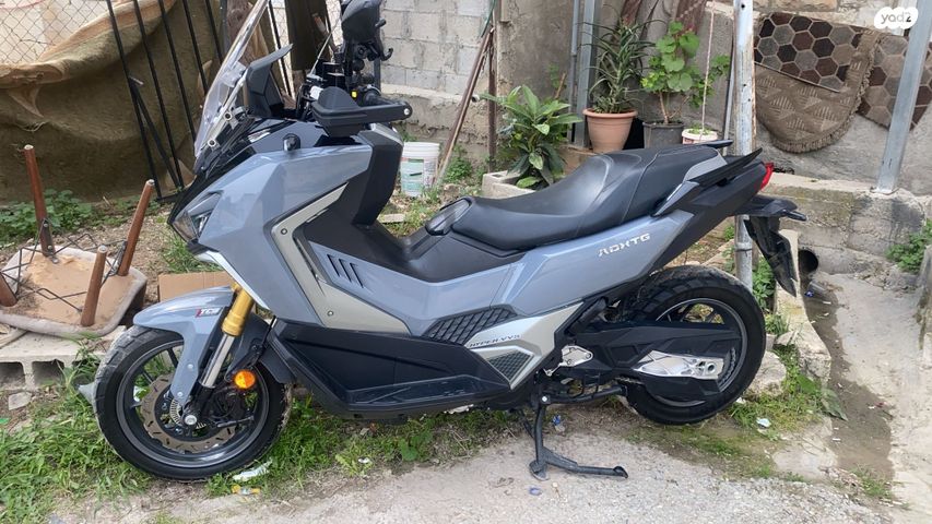 מודעת רכב סאן יאנג ADX400