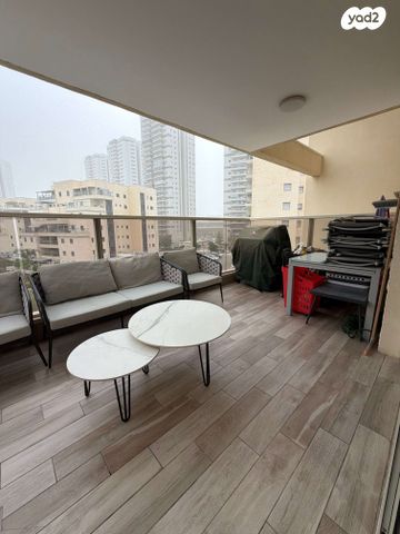 עוזי חיטמן 17