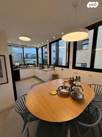 ג'ורג' אליוט 3