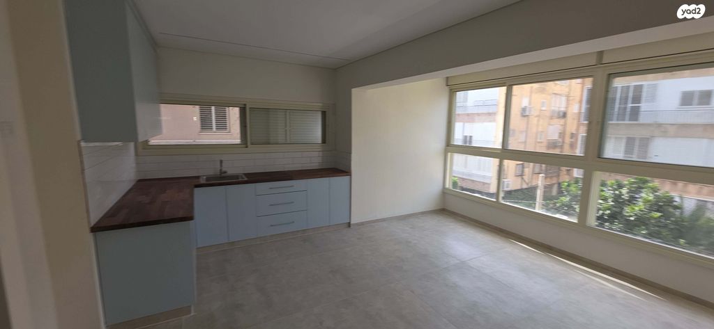 ארלוזורוב 8