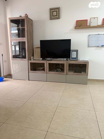 שדרות יצחק שמיר 18