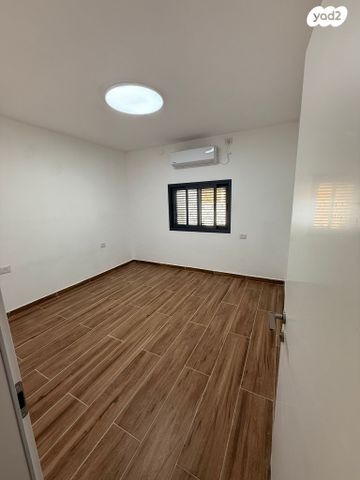 מבוא החרמון 16